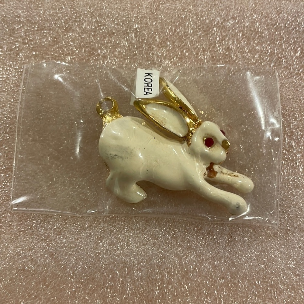 Vintage Enameled Bunny Rabbit Pendant Garnet Jeweled Rhinestone Eyes Gold Tone